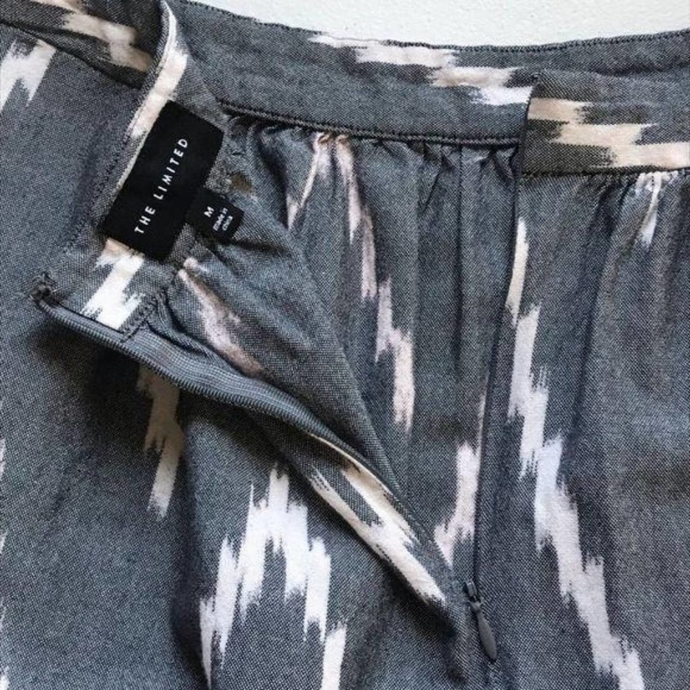 The Limited Womens Chevron Print Skirt Medium Gray White Knee Length Pleated - Picture 4 of 8